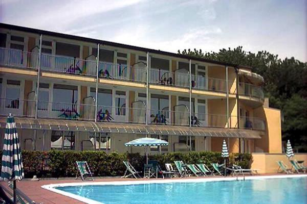 אמליה Hotel Ala Bianca מראה חיצוני תמונה