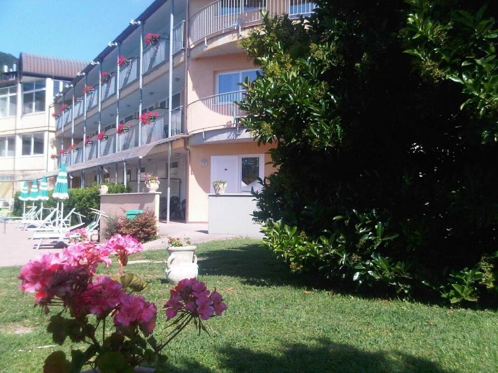 אמליה Hotel Ala Bianca מראה חיצוני תמונה