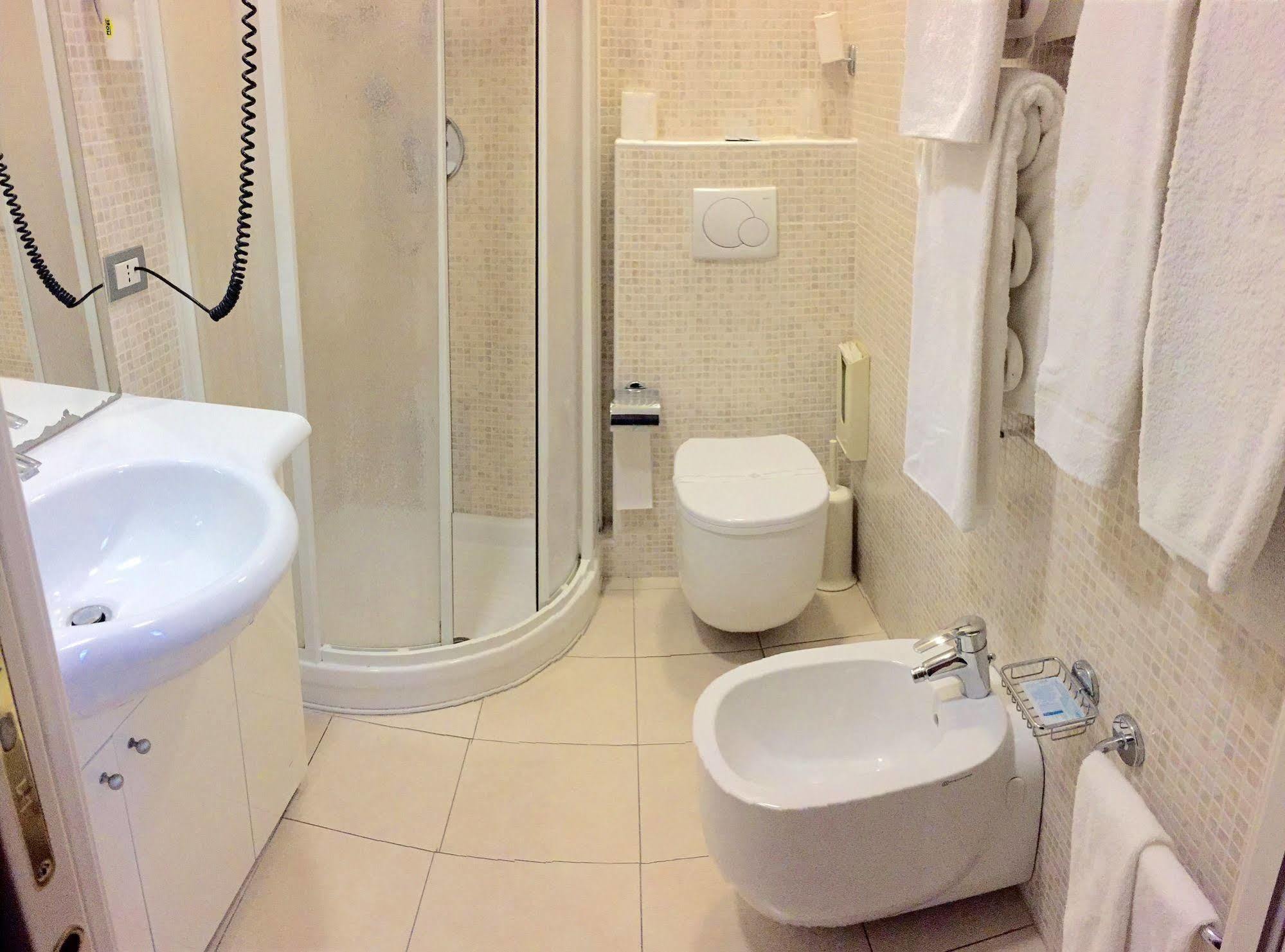 אמליה Hotel Ala Bianca מראה חיצוני תמונה